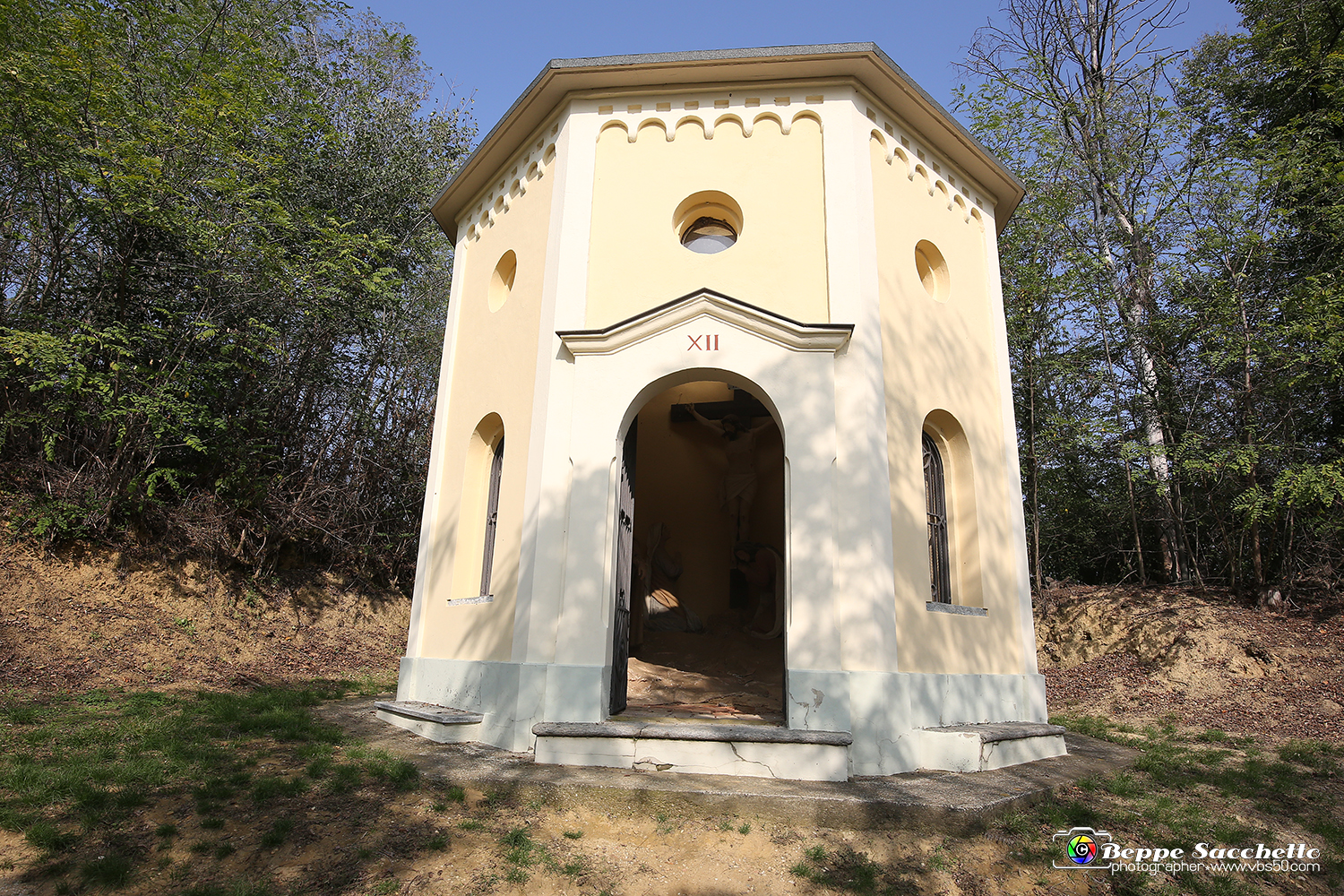 VBS_6768 - I Piloni della Via Crucis del Sacro Monte di Montà d'Alba.jpg